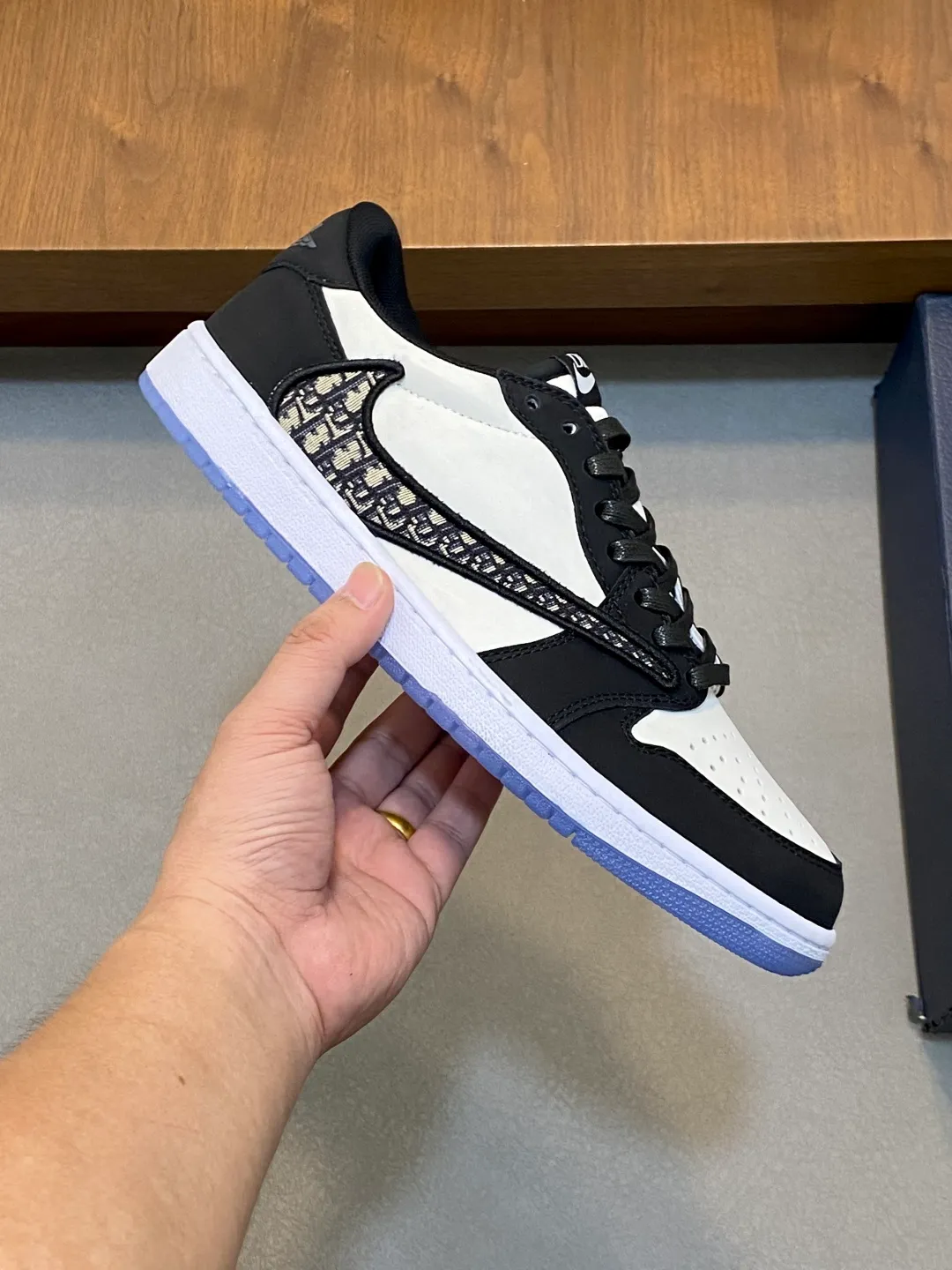 Men's shoes 💰700 [Dior-AIR] Dior co-branded model - high-end quality original single casual sports sneakers - upper: 🔝 silk calfskin, toe punching technology, tongue, brand cloth label, heel. embroidered brand logo - lining: brand canvas - outsole: original TPR·rubber·two-color molded outsole -super high quality control·fine workmanship·prominent (high-end·luxury·grade) -Size: 39-44 (38, 45, 46, can be customized)